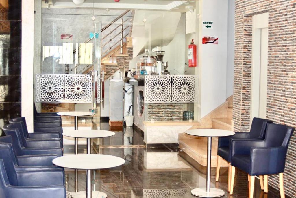 Zellaka Hotel & Cafe Khouribga Bagian luar foto